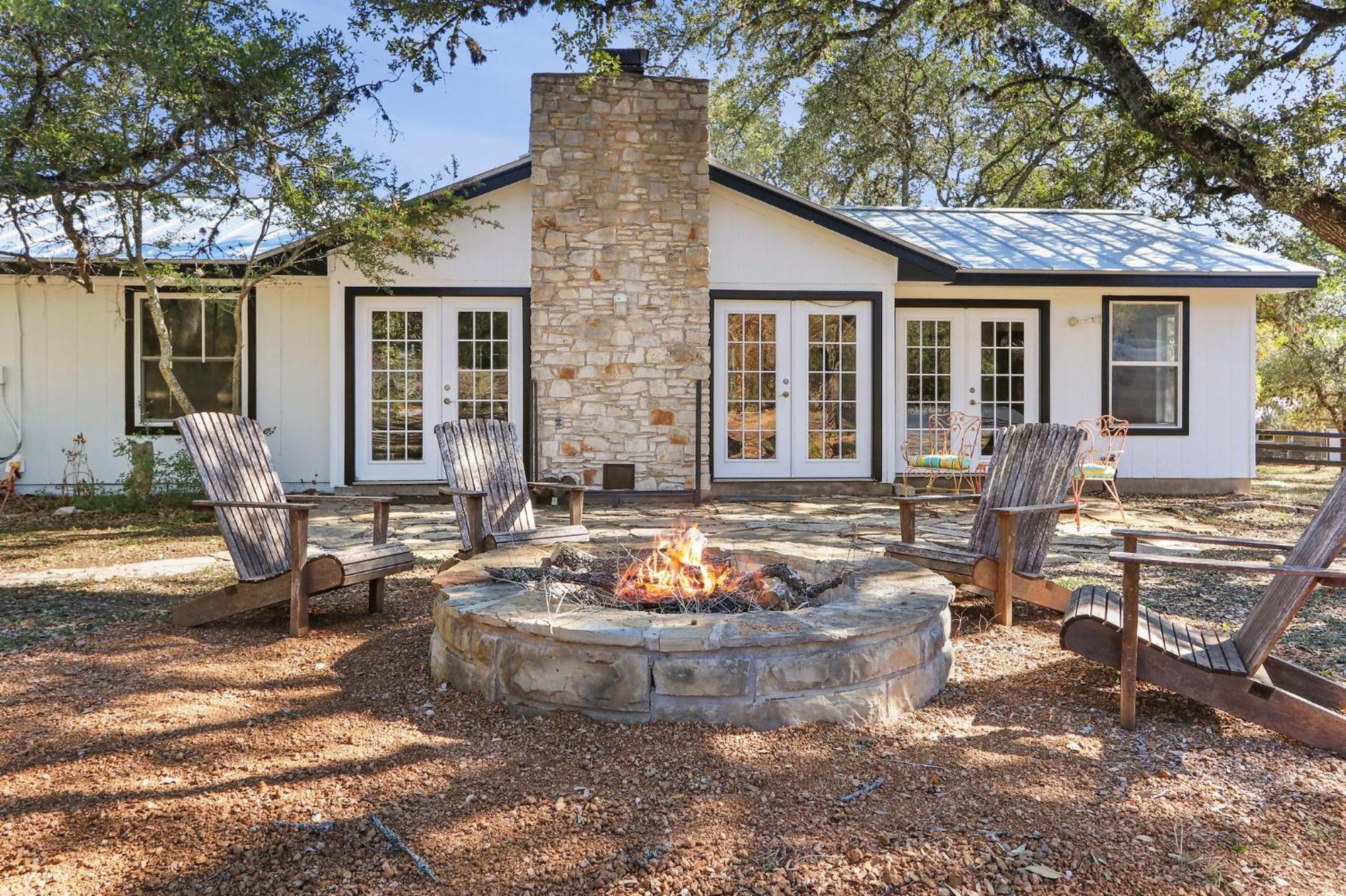 Red Donkey Cottage Wimberley Exterior foto